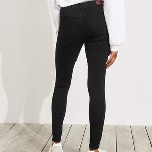 Black Hollister mid-rise super skinny jeans